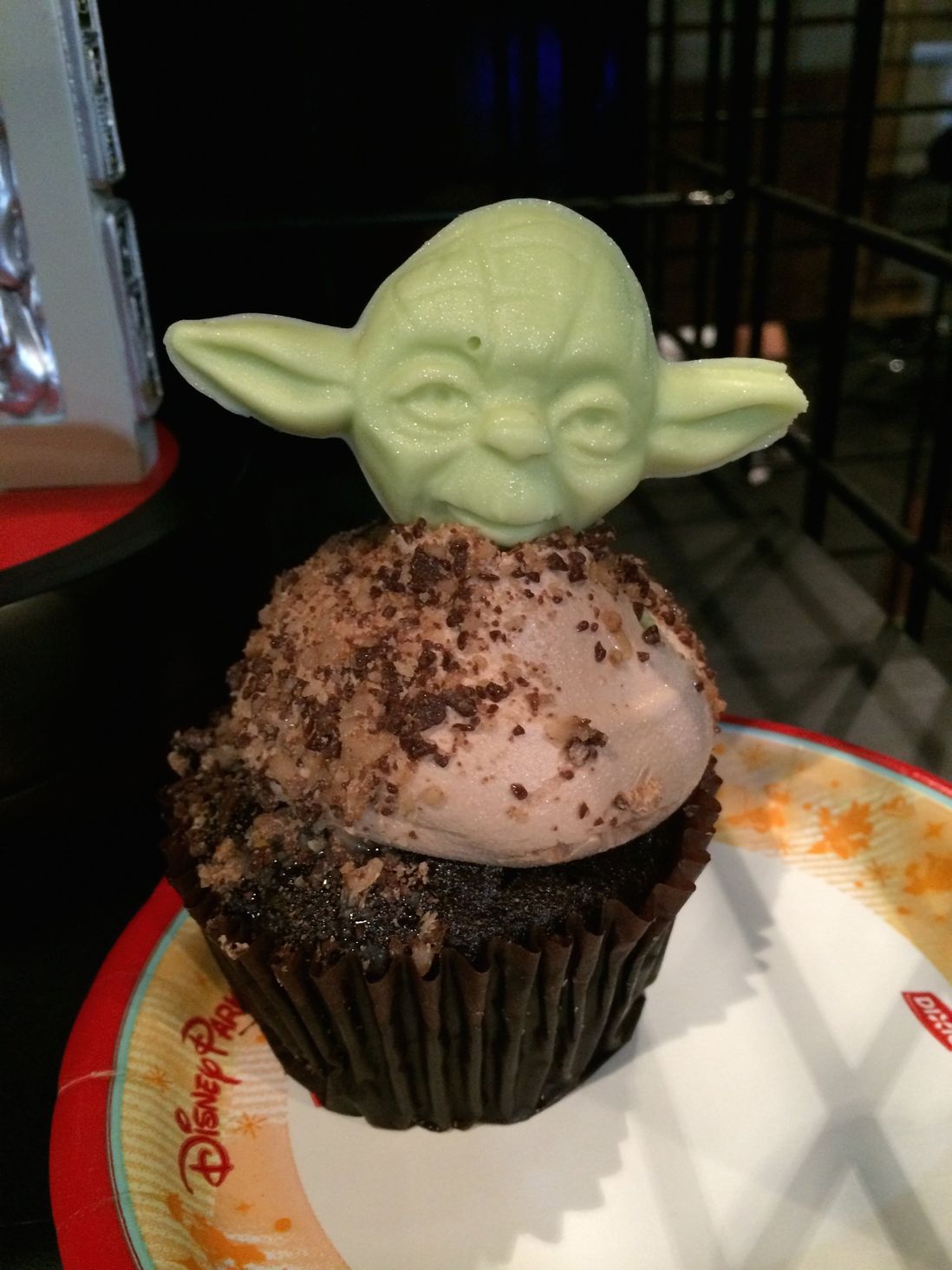 Disney World always pulls out all the stops for new films and special events. For Star Wars Weekend, Disneyworld did special Star Wars-themed alcoholic drinks and cupcakes for the occasion. Can you say no to a Chocolate and Nutella Cupcake topped with a White Chocolate Yoda or a 'The Force' or 'The Dark Side' cocktail with a glow cube. <br/>